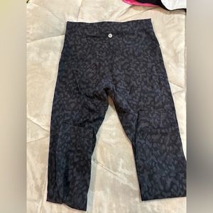 Lululemon yoga pants- full length cheetah print size 8